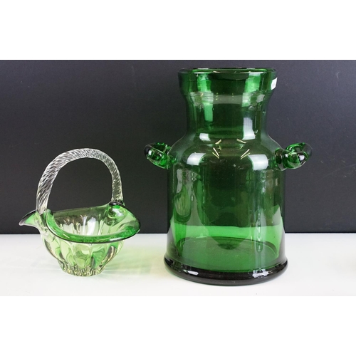 106 - Assorted 20th Century glass to include a control bubble amber glass ash tray, Caithness frog vase, g... 