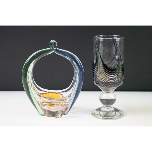 106 - Assorted 20th Century glass to include a control bubble amber glass ash tray, Caithness frog vase, g... 