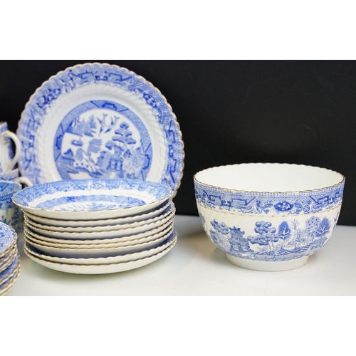 112 - 19th Century Victorian willow pattern part tea set having blue and white transfer printed details, r... 