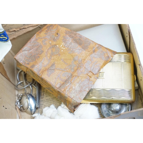 304 - A box of mixed collectables to include military badges, gold and silver jewellery, meerchaum pipe, m... 