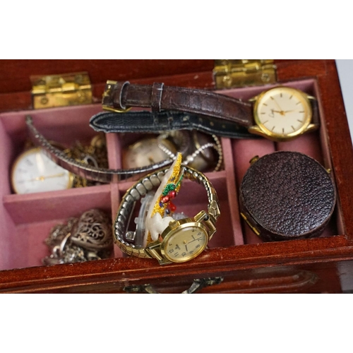 318 - A collection of vintage and contemporary wristwatches to include Roamer and Sekonda examples togethe... 