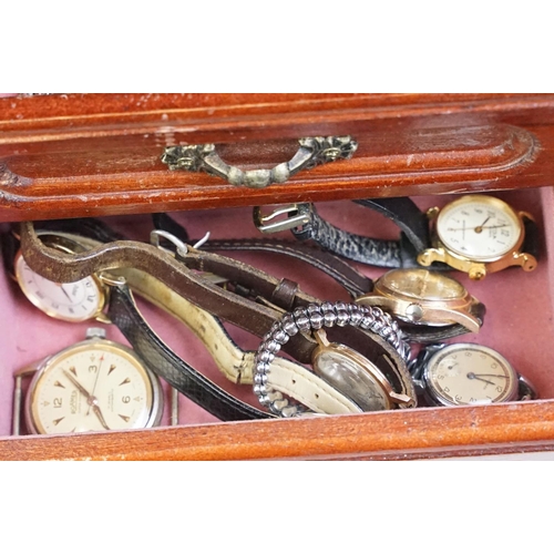 318 - A collection of vintage and contemporary wristwatches to include Roamer and Sekonda examples togethe... 