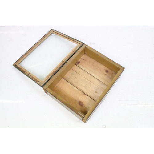 663 - Table Top Display Case with hinged glazed top, 10cm high x 40cm wide x 31cm deep