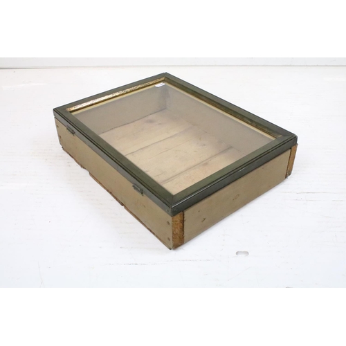 663 - Table Top Display Case with hinged glazed top, 10cm high x 40cm wide x 31cm deep