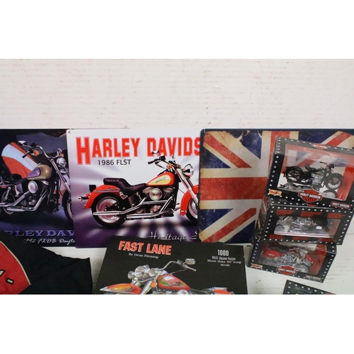 398 - A group of Harley Davidson Motorcycle collectables to include Maisto models, tin plate signs, money ... 