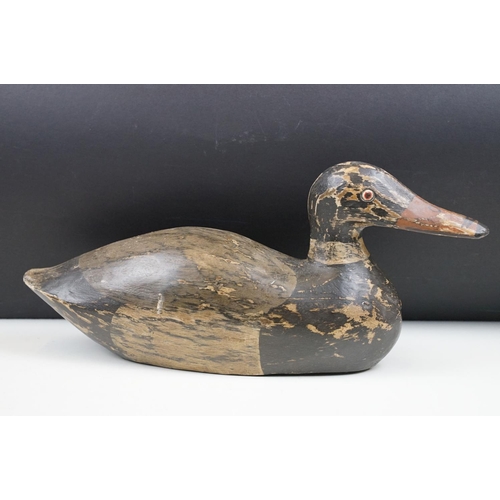 157 - Two early 20th Century carved and hand painted decoy ducks. Both unmarked, with flat bases. Measures... 