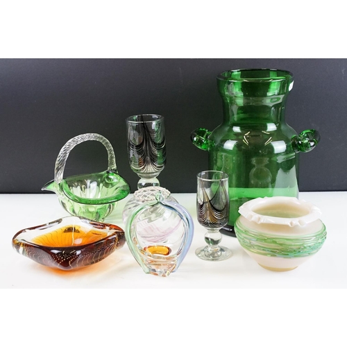 106 - Assorted 20th Century glass to include a control bubble amber glass ash tray, Caithness frog vase, g... 