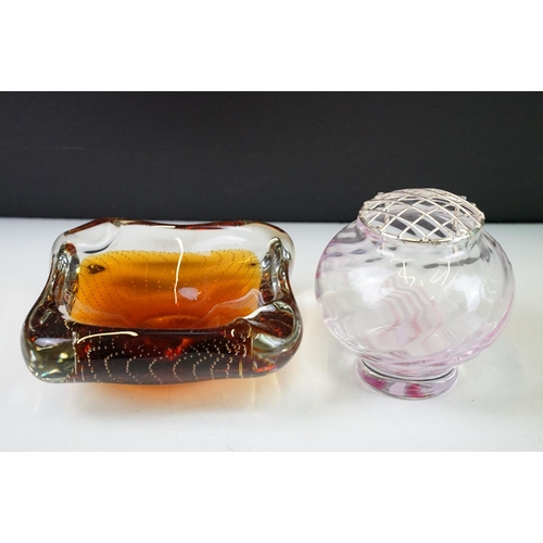 106 - Assorted 20th Century glass to include a control bubble amber glass ash tray, Caithness frog vase, g... 