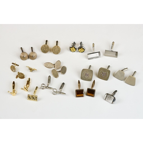 257 - A collection of gents cufflinks to include hallmarked gold and hallmarked silver examples.