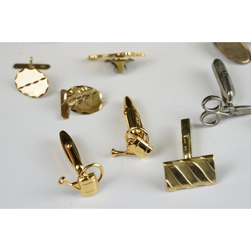 257 - A collection of gents cufflinks to include hallmarked gold and hallmarked silver examples.