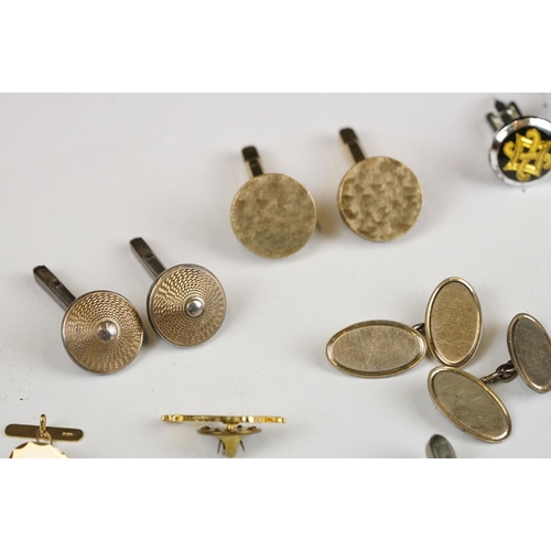 257 - A collection of gents cufflinks to include hallmarked gold and hallmarked silver examples.