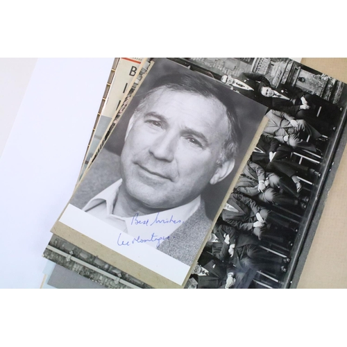 332 - Memorabilia / Autographs - Impressive collection of autographs and letters within two large folders,... 