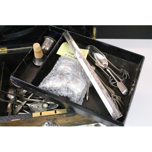 333 - A collection of mixed silver and silver plate to include cutlery, sugar shaker, bottle stopper, suga... 