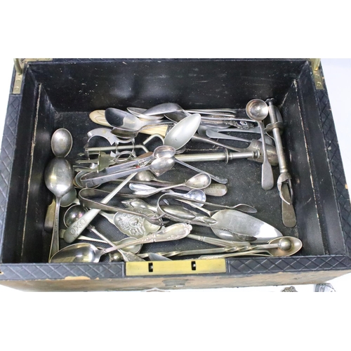 333 - A collection of mixed silver and silver plate to include cutlery, sugar shaker, bottle stopper, suga... 