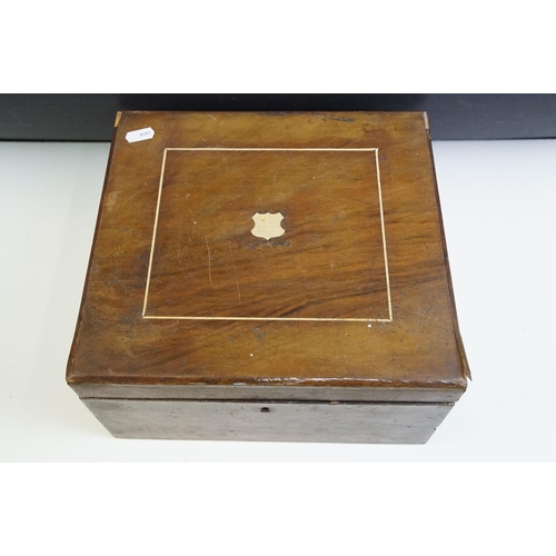 169 - Early 20th Century mahogany cased table top Kalliope music box playing 23cm discs, the lid interior ... 