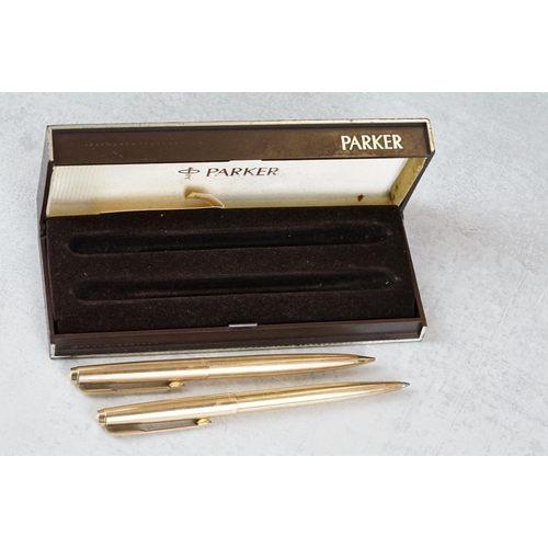 306 - Three boxed pens / pen sets to include a Sheaffer rolled gold fountain pen (with 14ct gold nib), Par... 