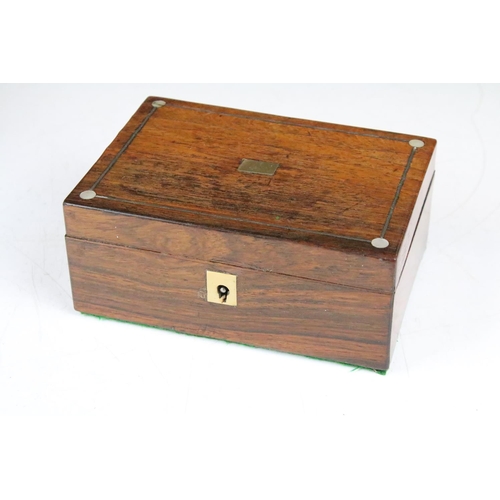 149 - Late 19th / early 20th C oak cigar box with brass mounts, the lid opening to a twin-compartment inte... 