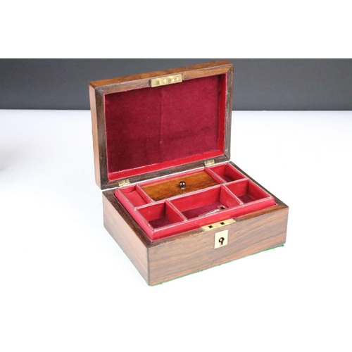 149 - Late 19th / early 20th C oak cigar box with brass mounts, the lid opening to a twin-compartment inte... 