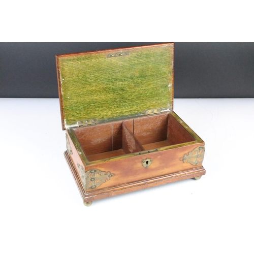 149 - Late 19th / early 20th C oak cigar box with brass mounts, the lid opening to a twin-compartment inte... 