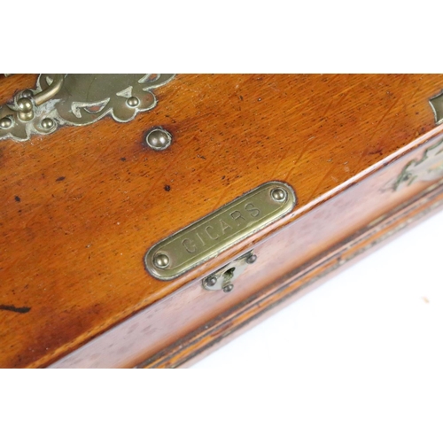 149 - Late 19th / early 20th C oak cigar box with brass mounts, the lid opening to a twin-compartment inte... 