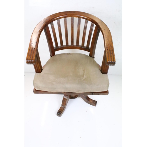 568 - Hardwood Tub Swivel Chair with slat back and substantial bulbous support with four splayed legs, wit... 