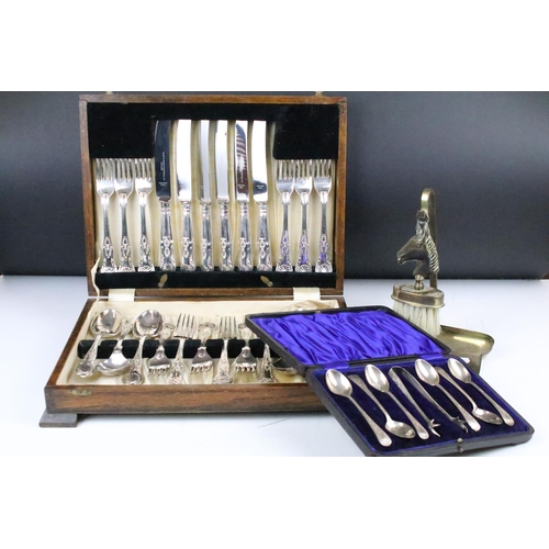 291 - A canteen of silver plated cutlery together with a cased set of hallmarked silver teaspoons and a br... 