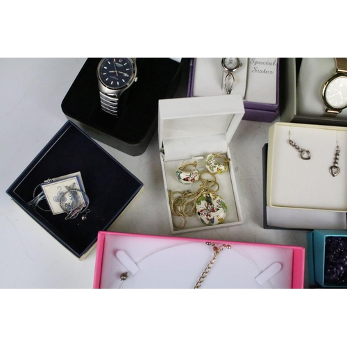 302 - Collection of Boxed Jewellery and Watches including Silver