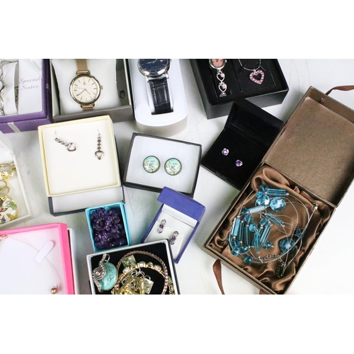 302 - Collection of Boxed Jewellery and Watches including Silver