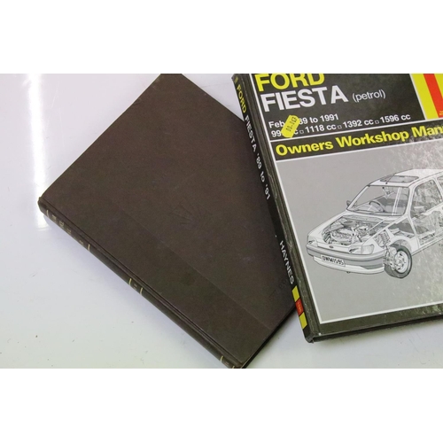 304 - A large collection of automoblie related books to include many Morgan related.