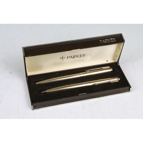 306 - Three boxed pens / pen sets to include a Sheaffer rolled gold fountain pen (with 14ct gold nib), Par... 