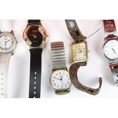 319 - A collection of mixed mainly quartz wristwatches to include Timex and Pulsar examples.