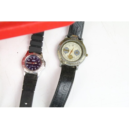 319 - A collection of mixed mainly quartz wristwatches to include Timex and Pulsar examples.