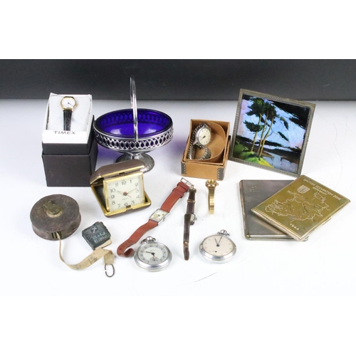 332 - A small group of mixed collectables to include wristwatches, pocket watches, travel clock, cigarette... 