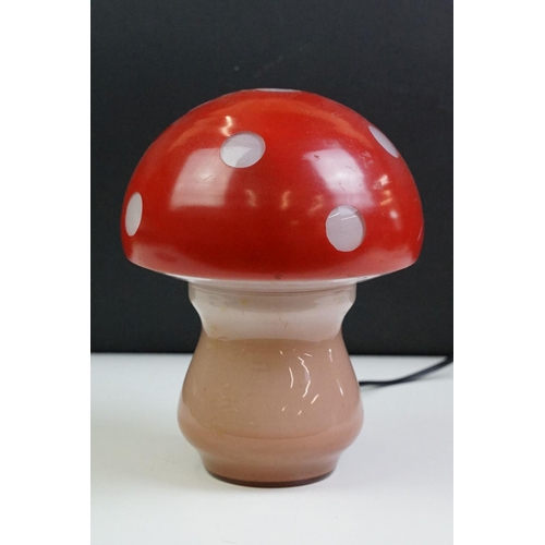 22 - Glass toadstool mushroom lamp having a pink glass base with red painted shade. Measures approx 21cm ... 