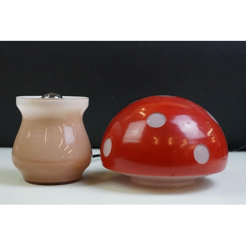 22 - Glass toadstool mushroom lamp having a pink glass base with red painted shade. Measures approx 21cm ... 