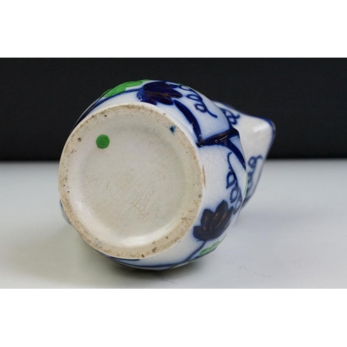 82 - Mixed glass & ceramics to include a Kosta Boda 'Atoll' bowl (18cm diameter), Flygsfors pipe stand, I... 