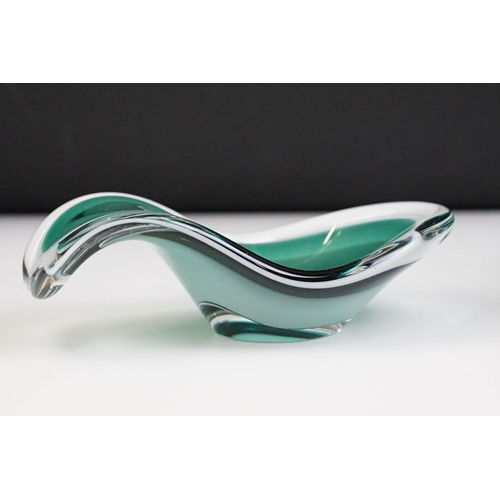 82 - Mixed glass & ceramics to include a Kosta Boda 'Atoll' bowl (18cm diameter), Flygsfors pipe stand, I... 