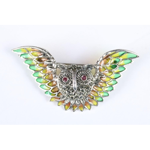 197 - A 925 sterling silver plique a jour & marcasite pin brooch with pendant hoops in the form of an owl,... 