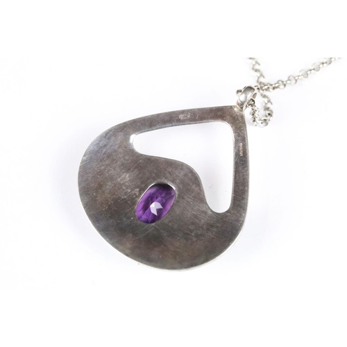 205 - A 925 sterling silver modernist pendant with faceted amethyst centre stone mounted to 925 sterling s... 