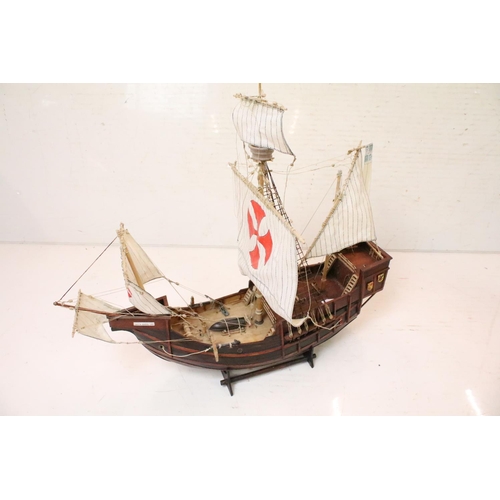 352 - Two wooden model sailing ships to include Santa Maria & Clipper Siglo XIX (approx 70cm long)