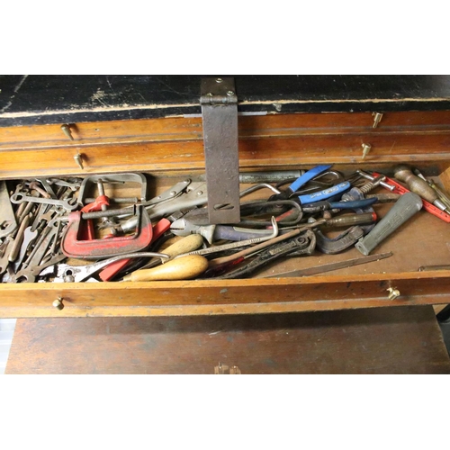 357 - Early-to-mid 20th C painted wooden engineer's tool chest, the front opening to four drawers housing ... 