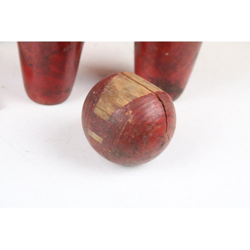 372 - Set of vintage wooden bar skittles, comprising nine turned wooden skittles and a ball. Skittles appr... 