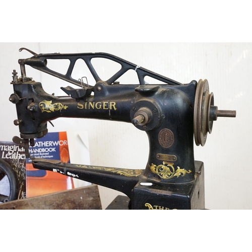 539 - Late 19th / early 20th C Singer leather working / cobblers sewing machine, model 29K4, with Singer m... 