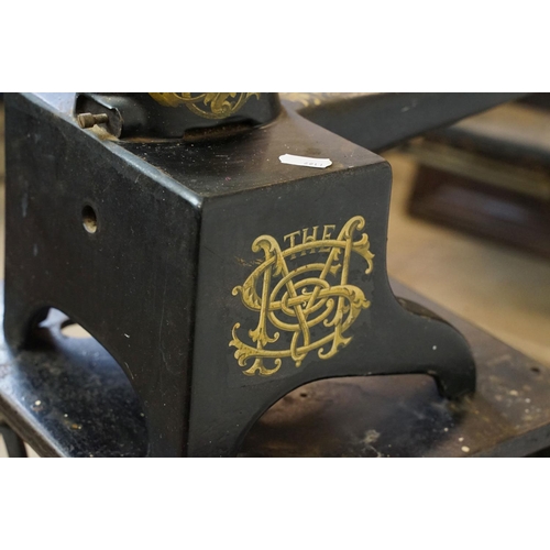 539 - Late 19th / early 20th C Singer leather working / cobblers sewing machine, model 29K4, with Singer m... 