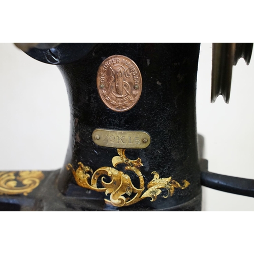 540 - Late 19th / early 20th C Singer leather working / cobblers sewing machine, model 29K15, with Singer ... 