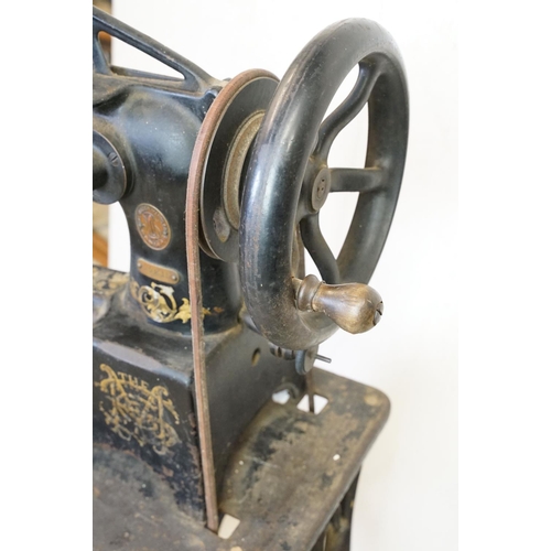 540A - Late 19th / early 20th C Singer leather working / cobblers sewing machine, model 29K15, with Singer ... 