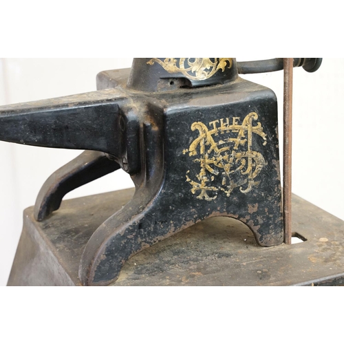 540A - Late 19th / early 20th C Singer leather working / cobblers sewing machine, model 29K15, with Singer ... 