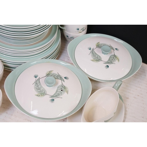 107 - Wedgwood 'Woodbury' pattern tea & dinner ware to include teapot, teacups & saucers, dinner plates, l... 