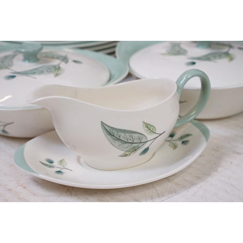 107 - Wedgwood 'Woodbury' pattern tea & dinner ware to include teapot, teacups & saucers, dinner plates, l... 