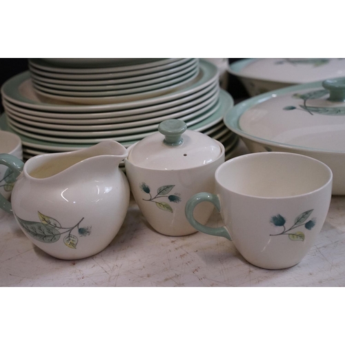 107 - Wedgwood 'Woodbury' pattern tea & dinner ware to include teapot, teacups & saucers, dinner plates, l... 